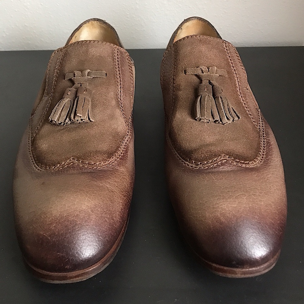 Gucci taupe leather suede loafer w/ tassels & vibram rubber sole and heal guard